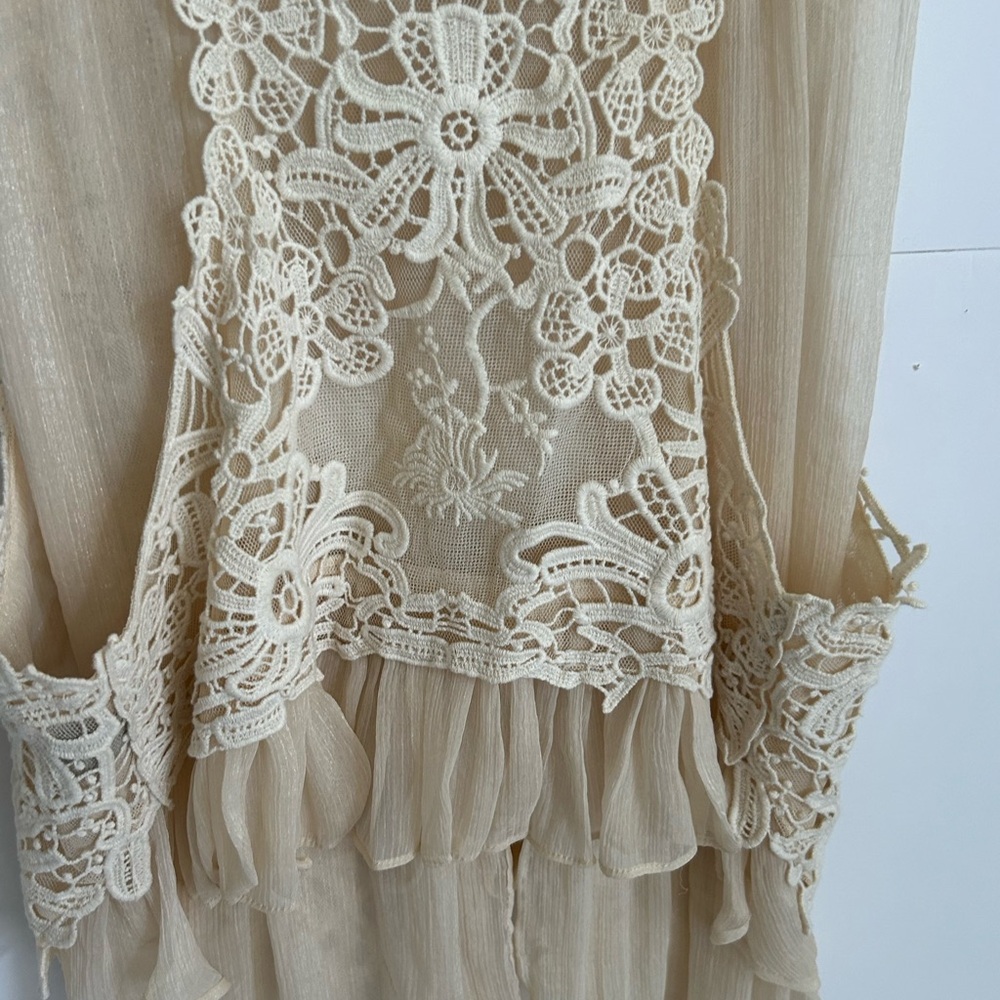 Nice lace vest by Ryu size M 
Vest has inner lining on front with a tie - Picture 10 of 14